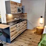 Au- Gut