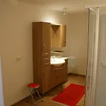 Au- Gut