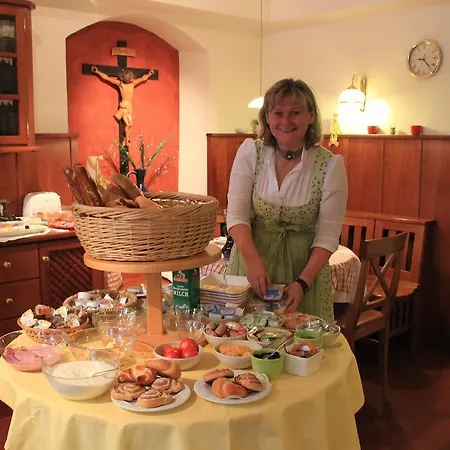 Au- Gut ホテル 3*