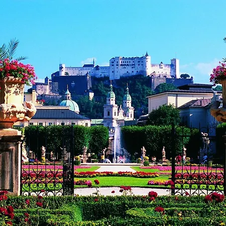 Au- Gut ホテル ハライン